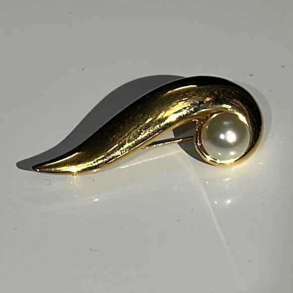 Bundle Sale 3 for $15 | PD Premier Designs Gold-tone Brooch Faux Pearl - Picture 3 of 10